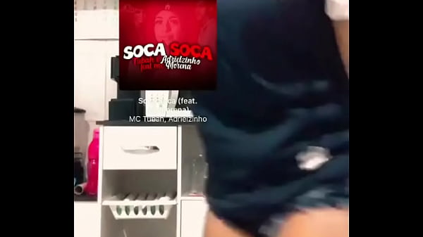 Francilene menari: “Hantamkan kontol itu!”